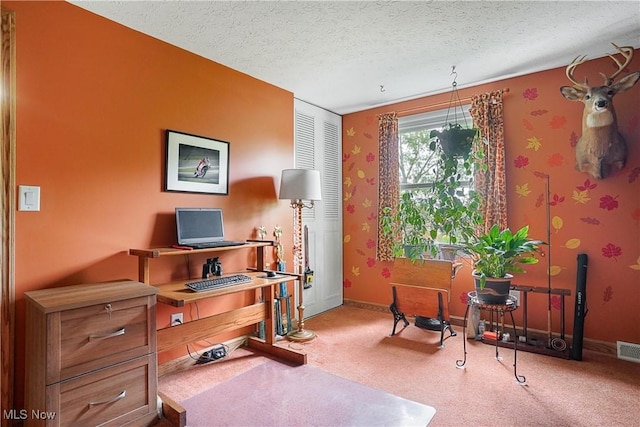 4190 Springdale Rd, Stow, OH 44224 - living area with a textured ceiling, wallpapered walls, carpet, and a desk