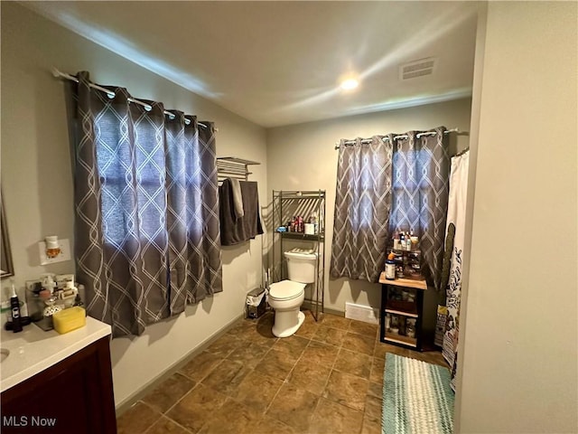 556 Moherman Ave, Youngstown, OH 44509 - full bathroom featuring vanity and a shower with curtain