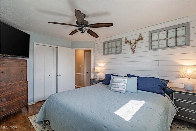 2880 Hetzel Dr, Parma, OH 44134 - bedroom with wood finished floors, a closet, and a ceiling fan