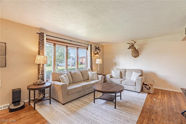 2880 Hetzel Dr, Parma, OH 44134 - living room featuring light wood-style flooring and a textured ceiling