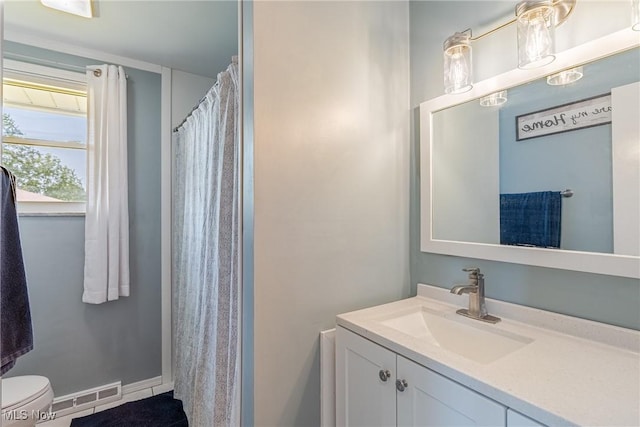 2880 Hetzel Dr, Parma, OH 44134 - full bath with toilet and vanity