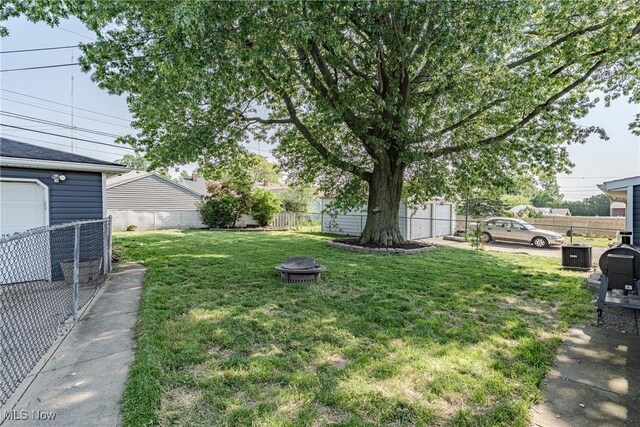 2880 Hetzel Dr, Parma, OH 44134 - fenced backyard featuring a fire pit