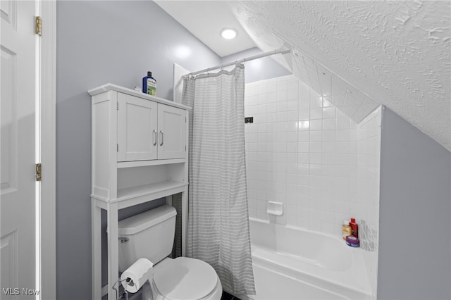 662 2nd St Unit 2, Fairport Harbor, OH 44077 - full bath featuring shower / tub combo and a textured ceiling
