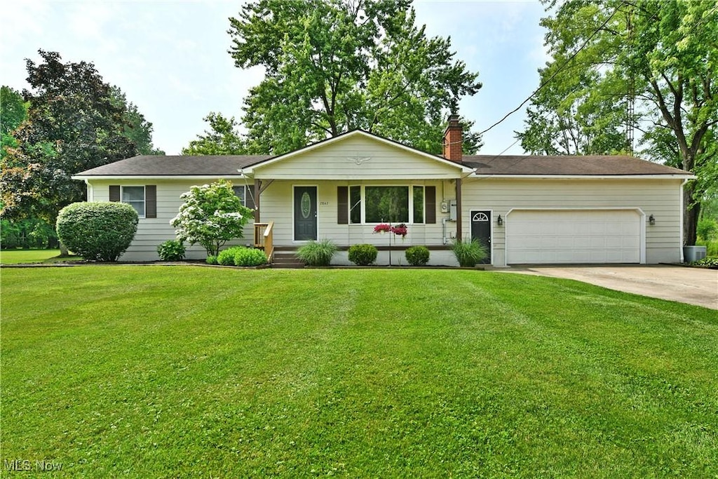 2847 Selkirk Bush Rd SW, Warren, OH 44481 - ranch-style home with a garage, driveway, a front lawn, and covered porch
