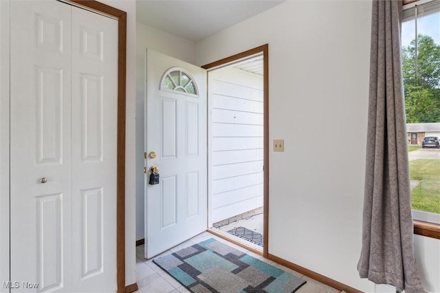 3917 Oxford Dr, Lorain, OH 44053 - entrance foyer with baseboards