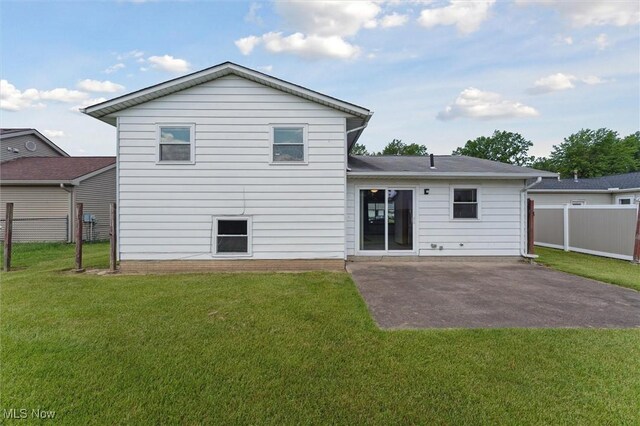 3917 Oxford Dr, Lorain, OH 44053 - back of property with a patio