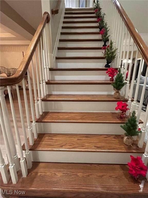 196 Chisholm Ct, Aurora, OH 44202 - view of stairway