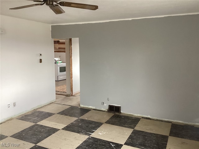466 Lincoln Blvd, Steubenville, OH 43952 - unfurnished room featuring a ceiling fan