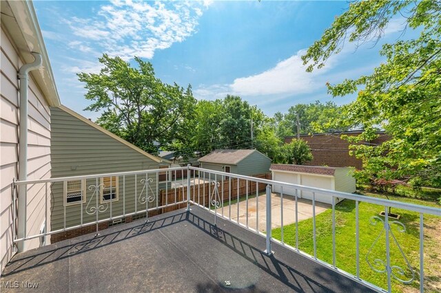 17631 Milburn Ave, Cleveland, OH 44135 - view of balcony