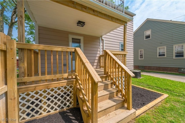 17631 Milburn Ave, Cleveland, OH 44135 - view of wooden terrace