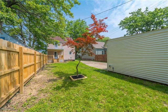 17631 Milburn Ave, Cleveland, OH 44135 - fenced backyard with a patio area