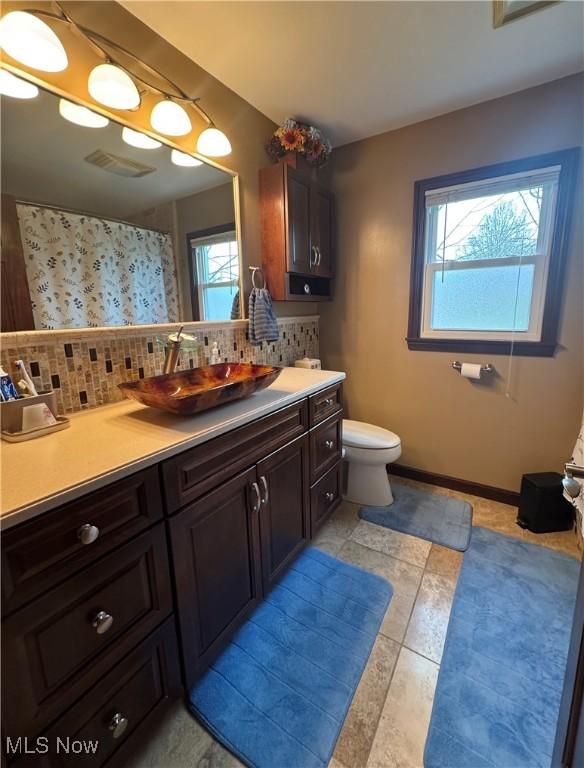1803 Stillwagon Rd, Warren, OH 44484 - bathroom featuring tasteful backsplash, vanity, tile patterned flooring, and curtained shower