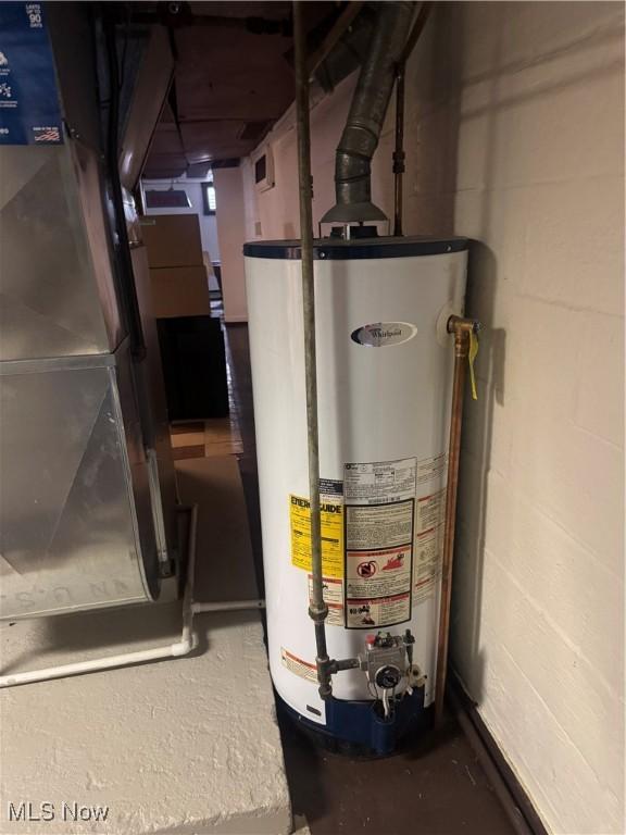 1803 Stillwagon Rd, Warren, OH 44484 - utility room featuring water heater