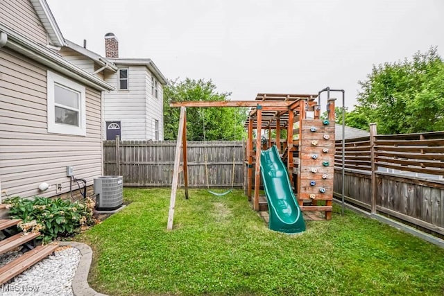 1004 Clarendon Ave SW, Canton, OH 44710 - view of playground featuring a fenced backyard