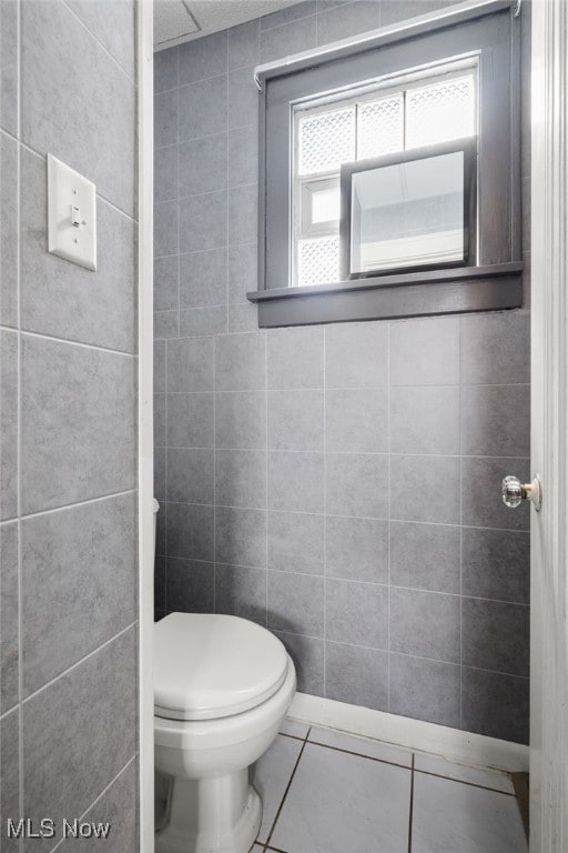 6478 Kerneywood Rd, Parma, OH 44129 - bathroom featuring tile patterned floors and tile walls
