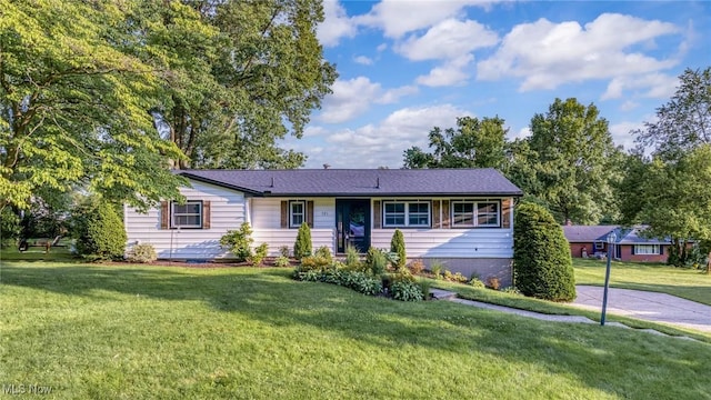 321 Stuart St NW, Lehigh Twp, OH 44646 - ranch-style home with a front lawn