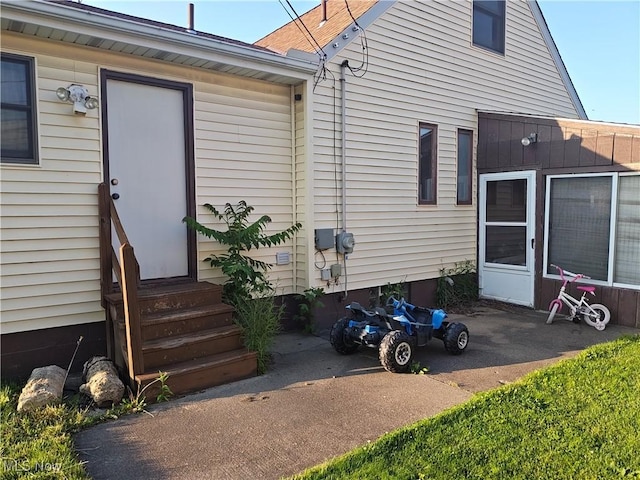 3211 Latimer Ave, Ashtabula, OH 44004 - property entrance