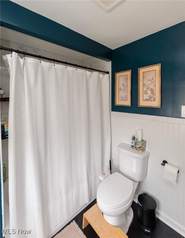 4410 Silsby Rd, University Heights, OH 44118 - full bathroom featuring a wainscoted wall and toilet