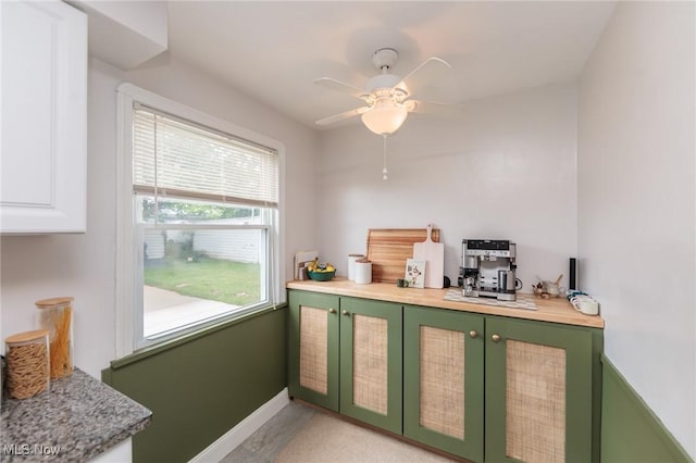 4410 Silsby Rd, University Heights, OH 44118 - bar featuring a ceiling fan and baseboards