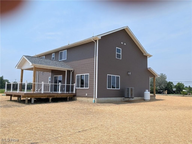 41861 State Route 303, Lagrange, OH 44050 - back of property with a deck