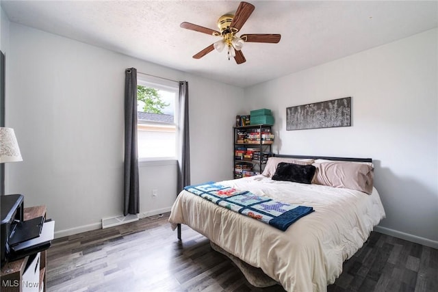 5672 Stanford Ave, Youngstown, OH 44515 - bedroom with wood finished floors and a ceiling fan
