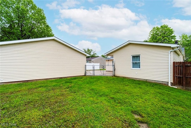 5672 Stanford Ave, Youngstown, OH 44515 - view of yard with a gate