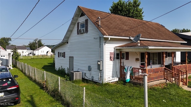 805 Warren Ave, Belpre, OH 45714 - view of front of home with a porch and a shingled roof