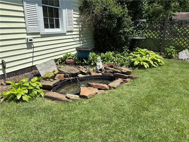 815 N Walnut St, Dover, OH 44622 - view of yard