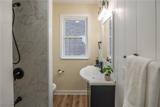 1967 Tonawanda Ave, Akron, OH 44305 - bathroom with a tile shower, wood finished floors, and vanity