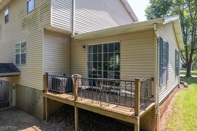 106 Wedgewood Dr, Parkersburg, WV 26104 - rear view of house with a wooden deck