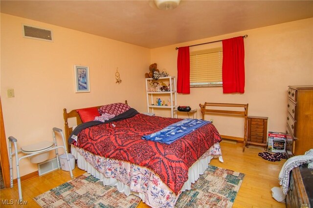 104 W Blvd, Mingo Junction, OH 43938 - bedroom featuring wood finished floors