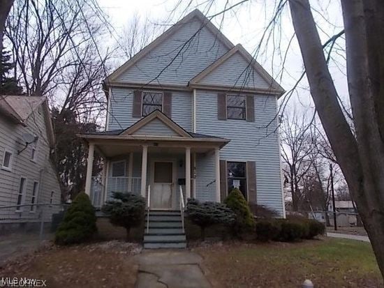 812 W W, Elyria, OH 44035 - view of front of house with a porch