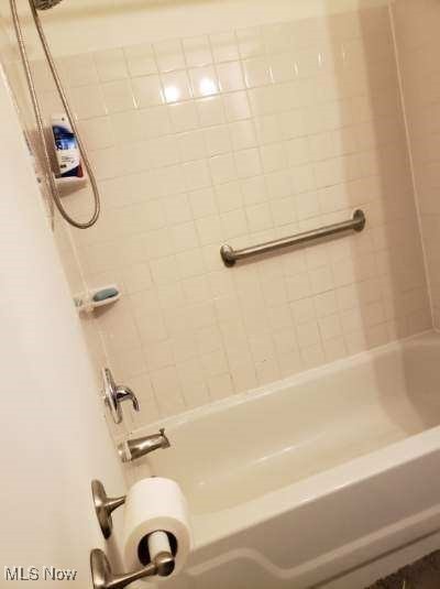 812 W W, Elyria, OH 44035 - full bath with tub / shower combination