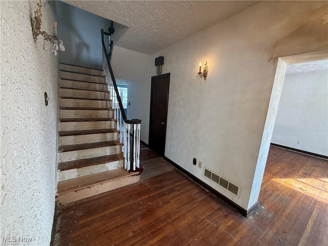 522 N 3rd St, Toronto, OH 43964 - stairway featuring wood-type flooring and a textured ceiling