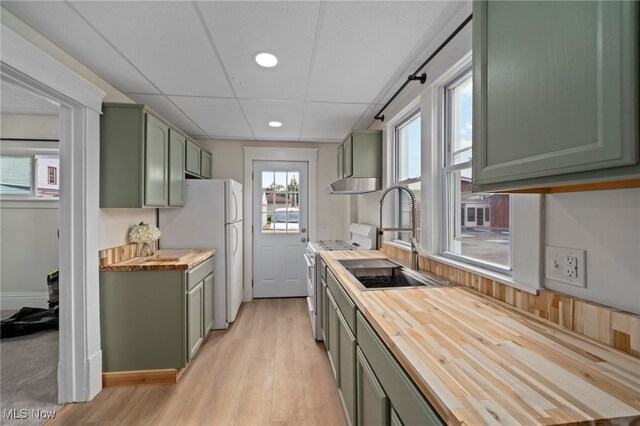 326 N Park Ave, Alliance, OH 44601 - kitchen featuring green cabinetry, butcher block counters, stove, light wood-type flooring, and recessed lighting