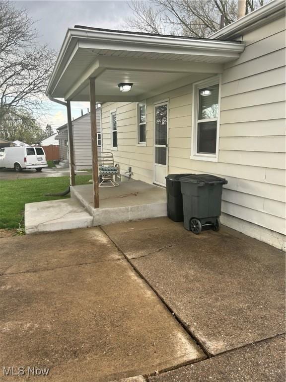 7438 Westview Dr, Youngstown, OH 44512 - view of patio / terrace