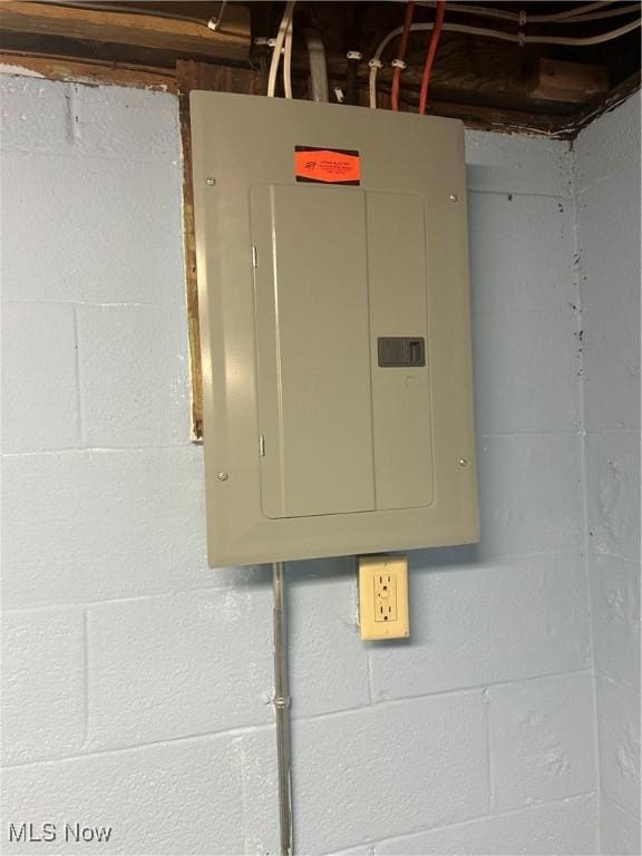 7438 Westview Dr, Youngstown, OH 44512 - utilities with electric panel