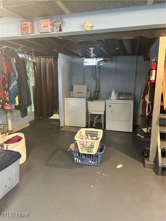 7438 Westview Dr, Youngstown, OH 44512 - unfinished basement featuring separate washer and dryer