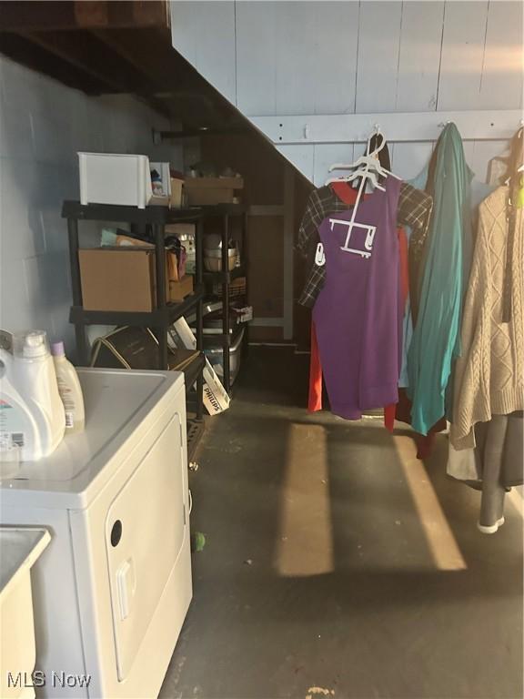 7438 Westview Dr, Youngstown, OH 44512 - basement with washer / dryer