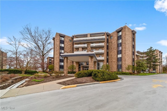 2112 Acacia Park Dr Unit 524, Lyndhurst, OH 44124 - view of building exterior