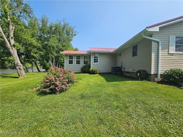 7261 Austin Dr, Mcconnelsville, OH 43756 - view of green lawn