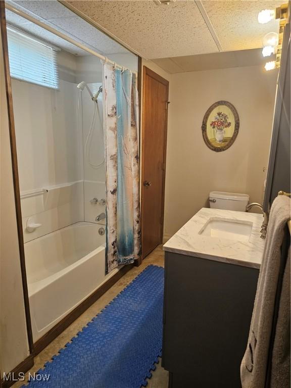 7261 Austin Dr, Mcconnelsville, OH 43756 - bathroom featuring shower / bath combo and vanity