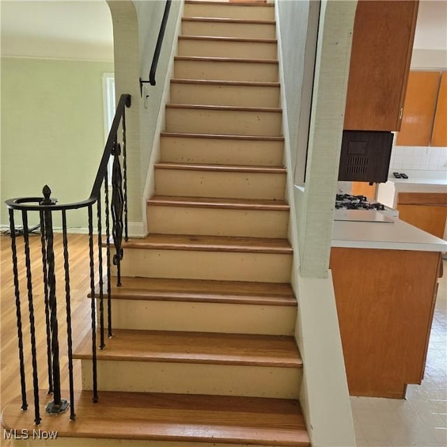 331 E 264th St, Euclid, OH 44132 - view of stairs