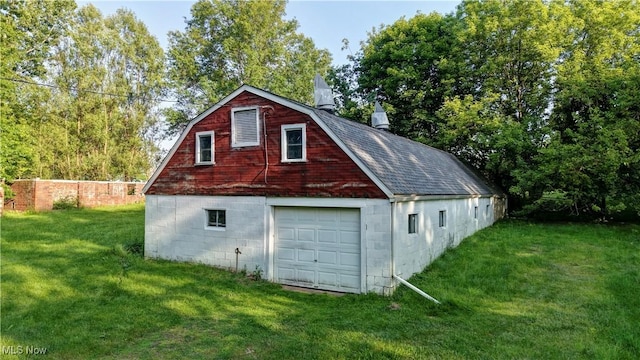 2335 Southway St SW, Massillon, OH 44646 - garage featuring a detached garage