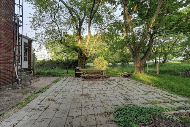2335 Southway St SW, Massillon, OH 44646 - view of patio / terrace