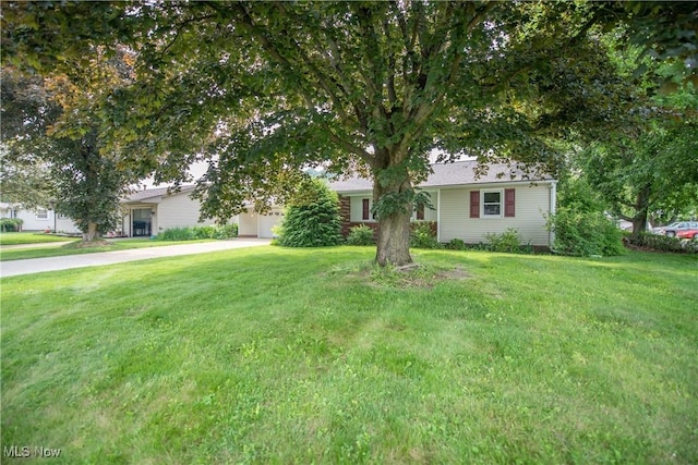 809 Mcdaniel Ave, Minerva, OH 44657 - view of front facade featuring driveway, a garage, and a front lawn