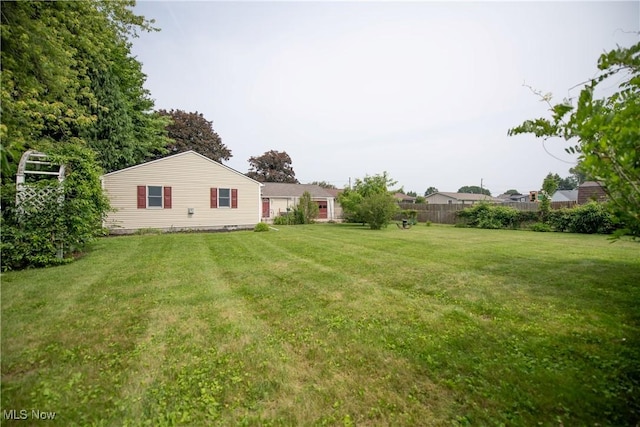 809 Mcdaniel Ave, Minerva, OH 44657 - view of yard