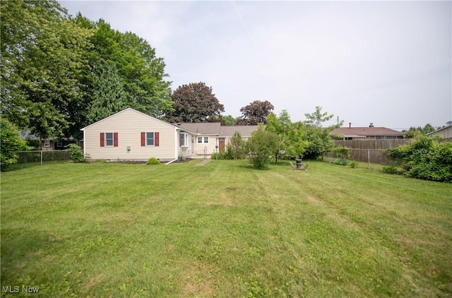 809 Mcdaniel Ave, Minerva, OH 44657 - view of yard
