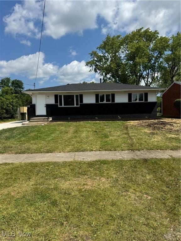 334 Windsor Dr, Elyria, OH 44035 - photo 1