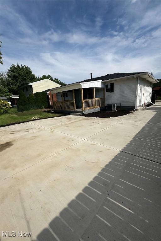 334 Windsor Dr, Elyria, OH 44035 - photo 18